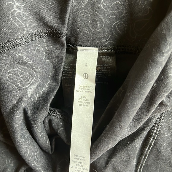 RARE lululemon Align™ High-Rise Pant with Pockets 25"
Yogo Emboss Black - Picture 7 of 7